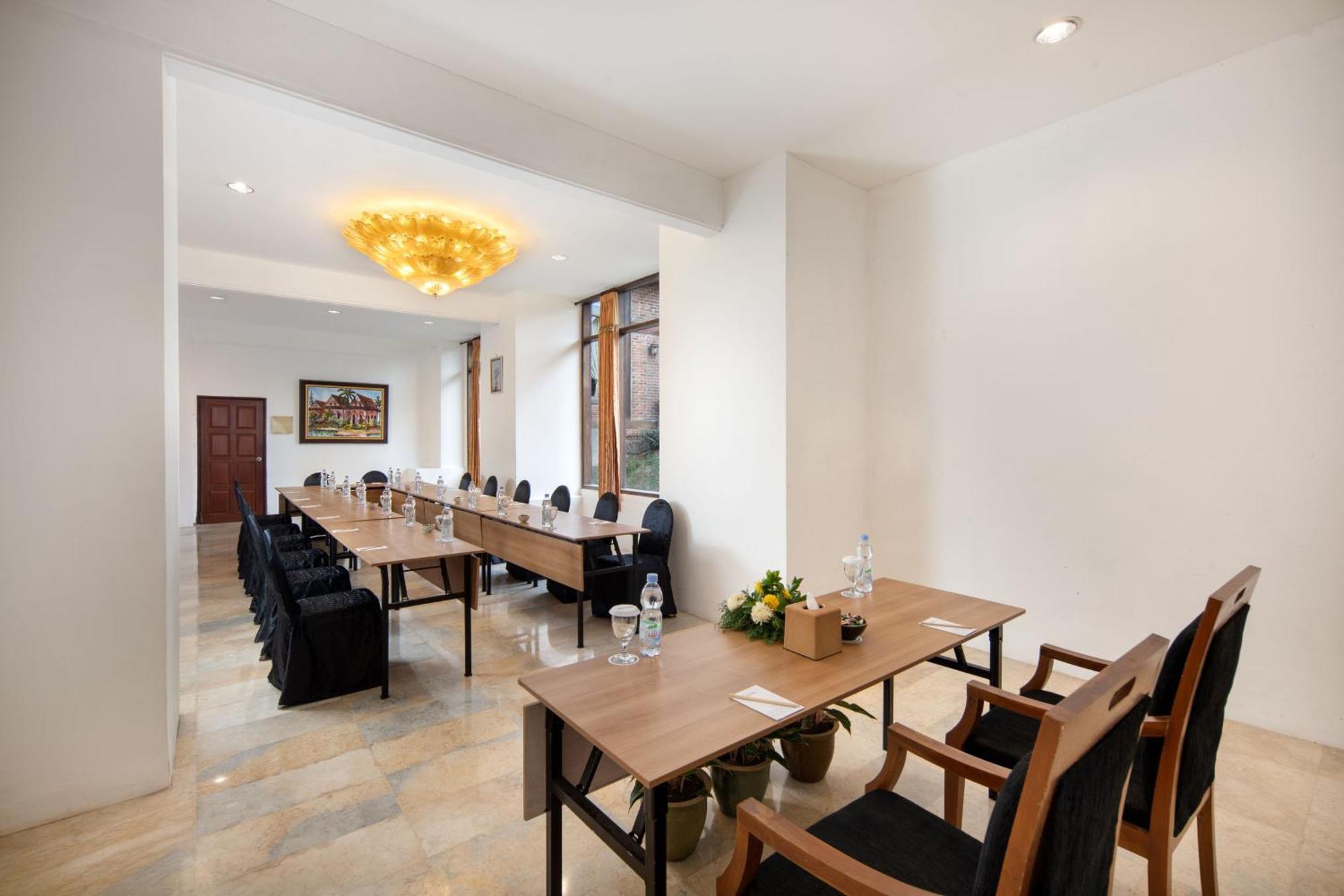 皇家塔瓦斯酒店和小屋 外观 照片